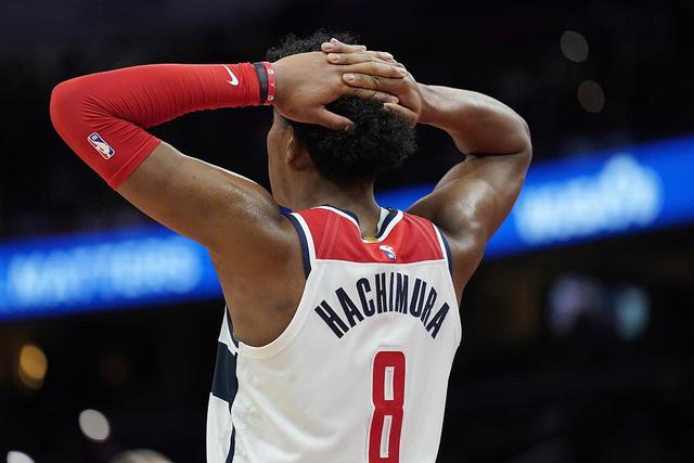 杨瀚森18+11+4帽青岛不敌浙江 新疆大胜上海