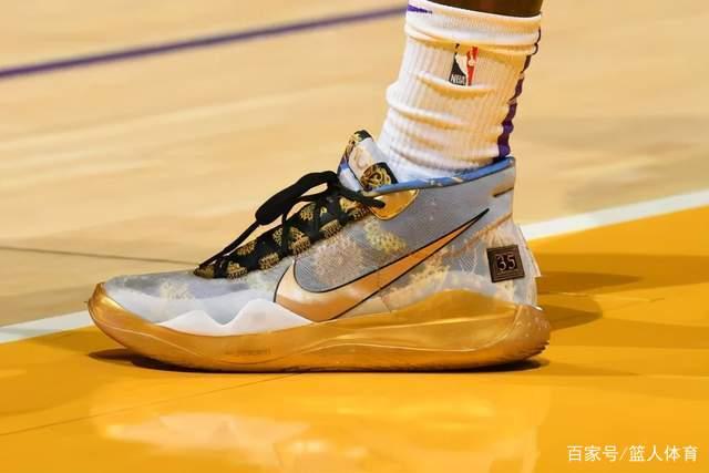 杨鸣愤怒冲进场内大骂裁判 连吃两T被驱逐出场