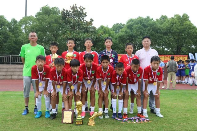 黄荣奇20分广东胜吉林 孙铭徽21分广厦负山西